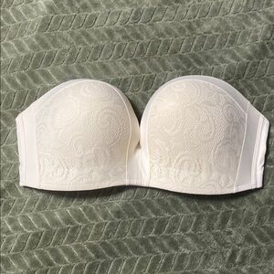 Elegant White Strapless Bra